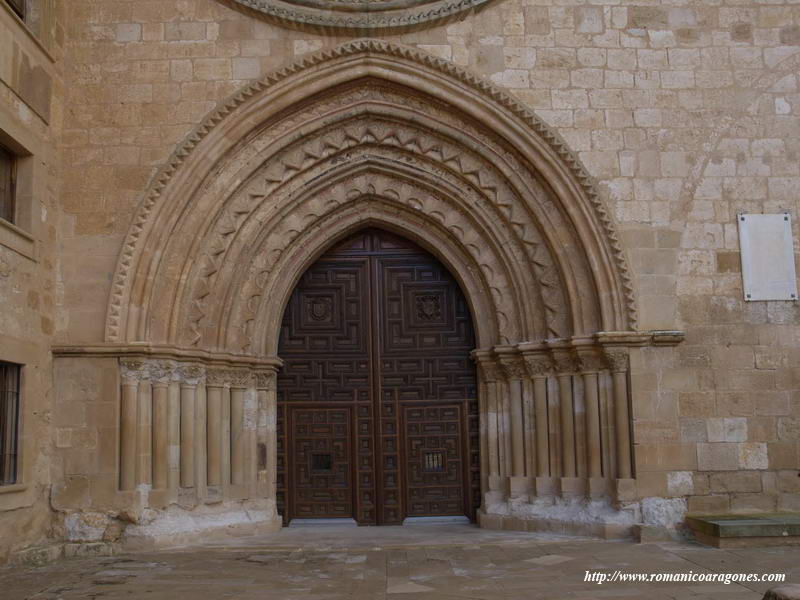 PORTADA PRINCIPAL DEL TEMPLO